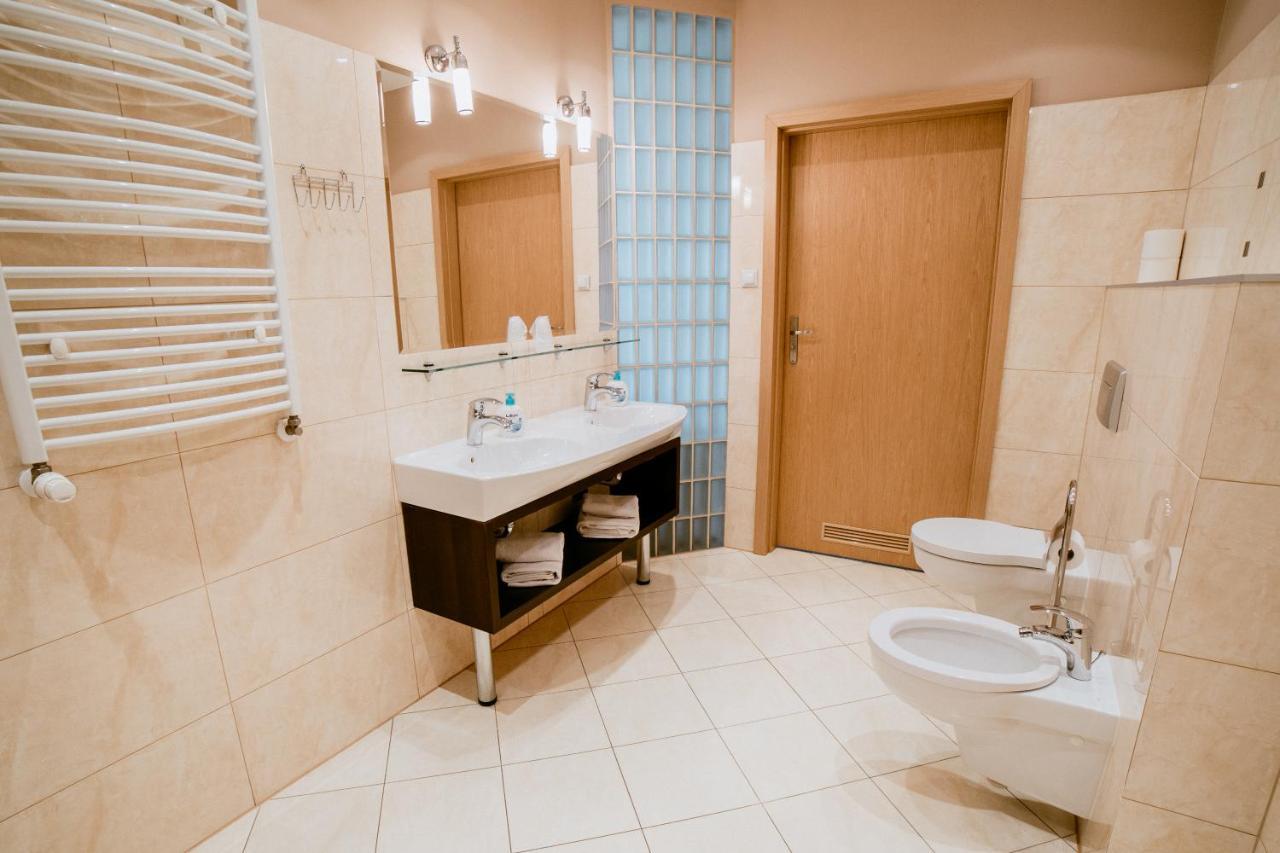 Hotel Domino Niemodlin Екстериор снимка